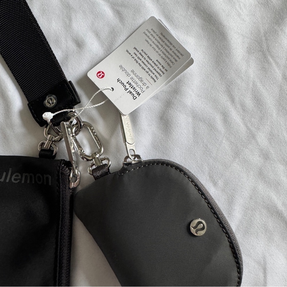 32-38🆕 Lululemon Dual Pouch Wristlet - Black/Transverse Grey - Picture 4 of 5